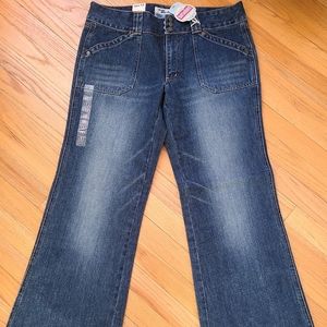 NWT- Old Navy Ultra Low Waist Flared Leg Jeans 👖